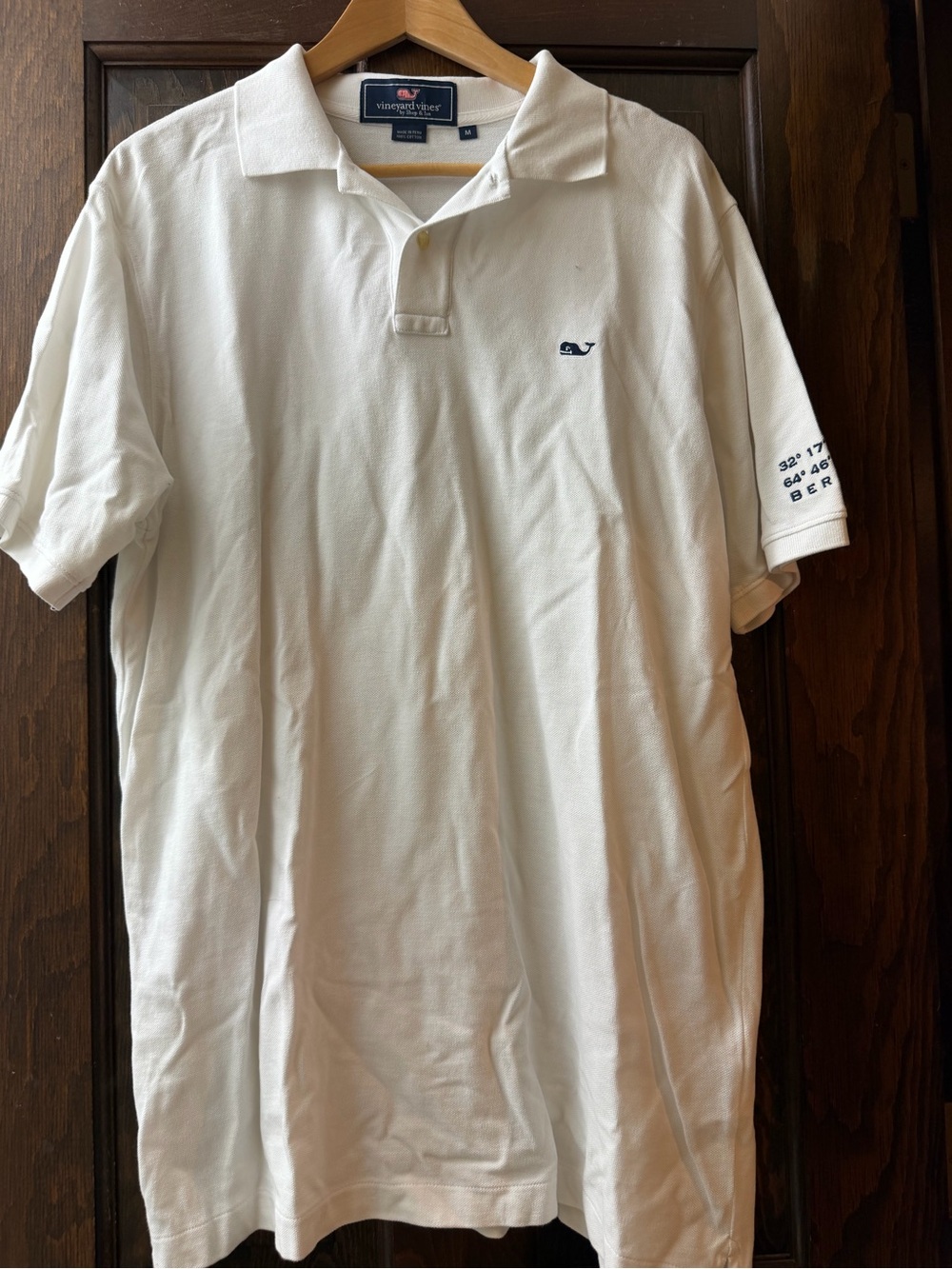 Vineyard Vines Men’s White Polo with Navy Whale Logo